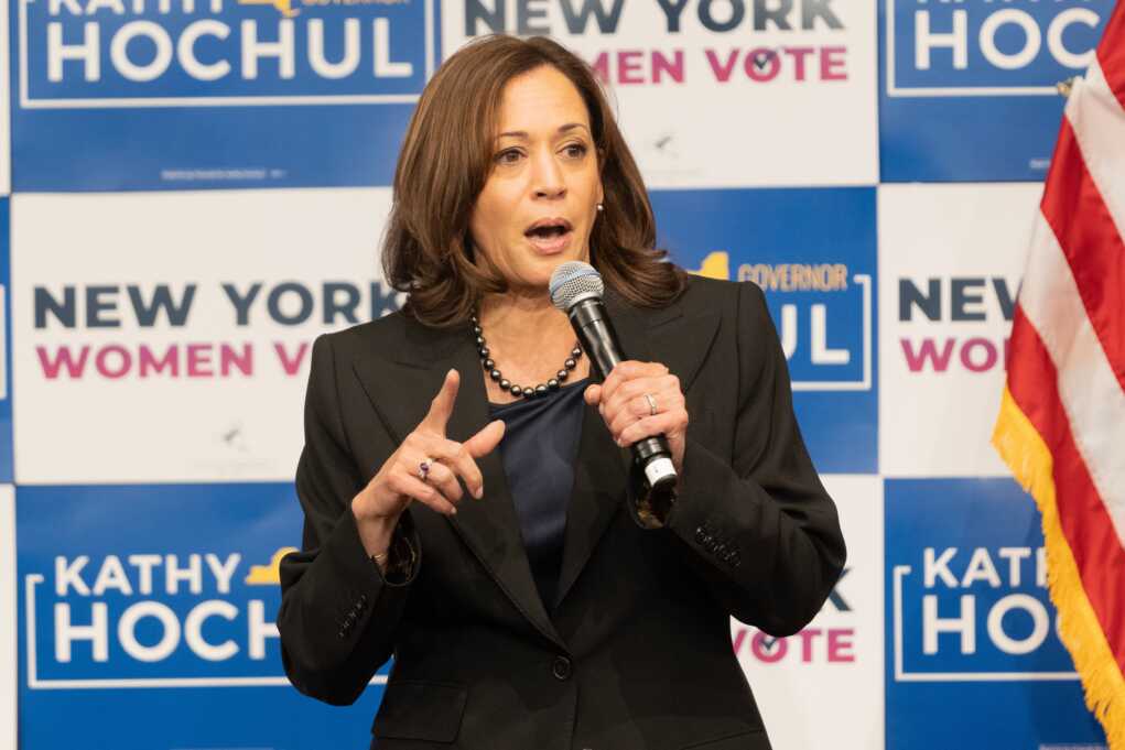 Harris’ Armed Secret Service Agent Hospitalized After Fight | United ...