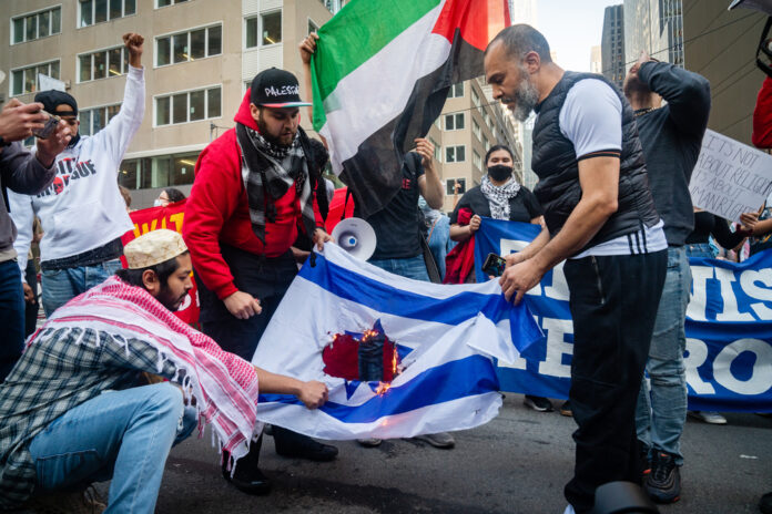 cair-director-attacks-jewish-people-in-nyc-building_83e97db8-dfdf-4862-8582-fa15153a9d28
