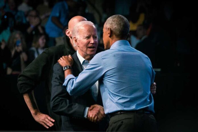 Philadelphia,,Pennsylvania,11.05.22,Presidents,Barack,Obama,And,Joe,Biden,Shake