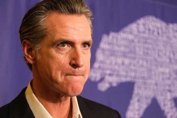 Gov.,Gavin,Newsom,Signs,The,Fast,Food,Bill,Ab1228,In