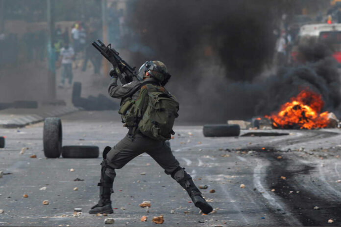 Israeli,Soldier,Shoots.,West,Bank,,Palestinian,Territories,,Palestine,,May,15,2021